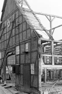 ARH Slg. Weber 02-138/0015, Eine nach dem Abriss erhaltene Hausfassade, zwischen 1980/1990