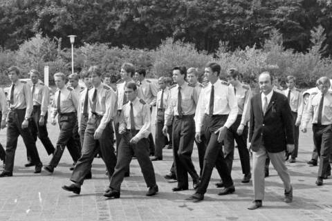 ARH Slg. Weber 02-140/0002, Eine Gruppe von Polizisten? mit Georg Weber sen. (rechts), zwischen 1970/1980