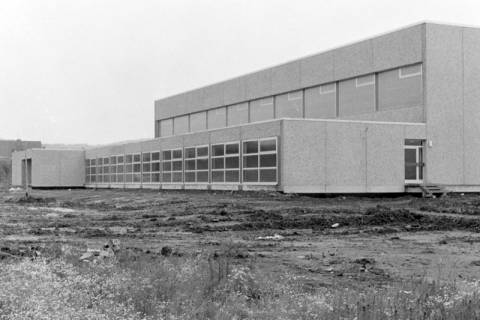 ARH Slg. Weber 02-144/0005, Sporthalle nach der Fertigstellung an der Lange Feldstraße, Gehrden, um 1971