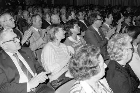 ARH Slg. Weber 02-144/0012, Ein klatschendes Publikum, zwischen 1980/1990