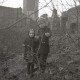 Archiv der Region Hannover, ARH NL Koberg 609, Kinder in den Trümmern im Hintergrund der Beginenturm, Hannover