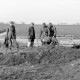 Archiv der Region Hannover, ARH NL Dierssen 0103/0003, Soldaten beim Bau einer Stellung?
