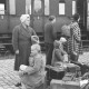 Archiv der Region Hannover, ARH NL Dierssen 0126/0029, Flüchtlingszug via Schleswig-Holstein kommend