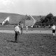 Archiv der Region Hannover, ARH NL Dierssen 0170/0023, Forstarbeiter spielen Fußball