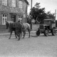 Archiv der Region Hannover, ARH NL Dierssen 0190/0013, Pferde schleppen Trecker ab