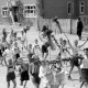 Archiv der Region Hannover, ARH NL Dierssen 1043/0027, Kinderumzug auf dem Sängerfest, Gestorf