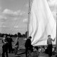 Archiv der Region Hannover, ARH NL Dierssen 1204/0006, Menschen auf einem Bootssteg und in Segelbooten, Steinhude