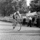 Archiv der Region Hannover, ARH NL Dierssen 1207/0008, Radsportler bei der "Deutschlandfahrt": Ziel der 2. Etappe, Hannover