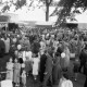 Archiv der Region Hannover, ARH NL Dierssen 1211/0005, Platz mit Menschenmenge und Karussell beim Turnerfest, Springe