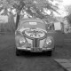 Archiv der Region Hannover, ARH NL Dierssen 1243/0019, VW-Käfer mit ADAC-Fahne auf der Kühlhaube, Springe