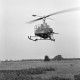 Archiv der Region Hannover, ARH NL Dierssen 1338/0027, Manöver Bundesgrenzschutz: Hubschrauber, Mandelsloh