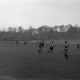 Archiv der Region Hannover, ARH NL Dierssen 1342/0002, Fußballspiel im Innenoval der alten Radrennbahn am Pferdeturm, Hannover