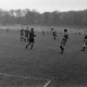 Archiv der Region Hannover, ARH NL Dierssen 1342/0004, Fußballspiel im Innenoval der alten Radrennbahn am Pferdeturm, Hannover