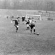 Archiv der Region Hannover, ARH NL Dierssen 1342/0012, Fußballspiel im Innenoval der alten Radrennbahn am Pferdeturm, Hannover