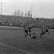 Archiv der Region Hannover, ARH NL Dierssen 1342/0017, Fußballspiel im Innenoval der alten Radrennbahn am Pferdeturm, Hannover