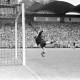 Archiv der Region Hannover, ARH NL Dierssen 1356/0036, Deutsche Fußballmeisterschaft 1955/56: Hannover 96 gegen FC Kaiserslautern, Hannover