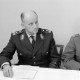 Archiv der Region Hannover, ARH NL Dierssen 1436/0021, Pressekonferenz zum Schießunglück auf dem Truppenübungsplatz Bergen-Hohne am 9. April 1964, Münster