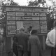 Archiv der Region Hannover, ARH NL Dierssen G 212, Reklametafel an der Ecke von Bahnhofstraße und (ehemals) Lange Straße, Springe