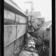 Archiv der Region Hannover, ARH NL Kageler 73, 1. Weltkrieg, Soldat am Periskop, Abaucourt, Frankreich