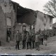 ARH NL Kageler 288, 1. Weltkrieg, Soldaten vor einem zerstörten Gebäude, Frankreich