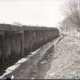 Archiv der Region Hannover, ARH NL Kageler 364, 1. Weltkrieg, Grabenstützung durch mit Erde gefüllte Fässer, Frankreich