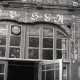 Archiv der Region Hannover, ARH NL Kageler 2439, Sinnbilder (Lebensbaum) an einem Bauernhaustor, Ahlem