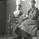 Archiv der Region Hannover, ARH NL Kageler 2804, Frau am Spinnrad, Bredenbeck