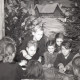 Archiv der Region Hannover, ARH NL Koberg 5000, Kinder an Weihnachten in einer Geflüchtetenunterkunft, Uelzen