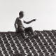 Archiv der Region Hannover, ARH NL Koberg 5383, Mann auf einem Dach, Insel Neuwerk