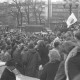 Archiv der Region Hannover, ARH NL Koberg 780, "Roter Punkt" Demonstration gegen Fahrpreiserhöhung der ÜSTRA auf dem Opernplatz, Hannover