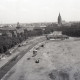 ARH NL Koberg 9364, Blick vom Waterlooplatz in Richtung Marktkirche, am linken oberen Ende des Platzes die heutigen Gebäude des Nds. Ministerium für Umwelt und des Landesarchivs, links oben das Anzeiger-Hochhaus, mittig oben die Kreuzkirche, Hannover