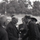 ARH NL Koberg 9487, Lord Pakenham, G. Bratke und W. Weber auf dem Weg zum Besuch eines Geflüchtetenbunkers, Hannover