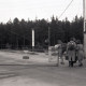 ARH NL Koberg 9816, Britischer Soldat schickt Personen zurück in die sowjetische Zone, Grenzübergang Helmstedt/Marienborn