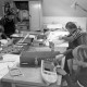 Archiv der Region Hannover, ARH NL Mellin 01-011/0022, Kinder bauen Modellschiffe