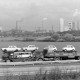 Archiv der Region Hannover, ARH NL Mellin 01-041/0009, Blick von Höver über die B65 auf das Misburger Industriegebiet
