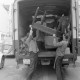 Archiv der Region Hannover, ARH NL Mellin 01-088/0010, Beladen eines Umzugswagens