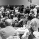 Archiv der Region Hannover, ARH NL Mellin 01-116/0009, Ältere Frauen an Tischen sitzend