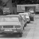 Archiv der Region Hannover, ARH NL Mellin 01-124/0017, Auto-Schlange vor dem Technischen Prüfdienst der ADAC-Straßenwacht