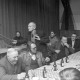 Archiv der Region Hannover, ARH NL Mellin 01-125/0003, Männer an Tischen sitzend