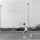 Archiv der Region Hannover, ARH NL Mellin 01-127/0013, Tennisspielerin während eines Spiels