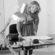 Archiv der Region Hannover, ARH NL Mellin 01-129/0015, Frau in einem Büro an einem Schreibtisch