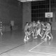 Archiv der Region Hannover, ARH NL Mellin 01-132/0004, Handballspiel in einer Turnhalle