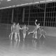 Archiv der Region Hannover, ARH NL Mellin 01-132/0006, Handballspiel in einer Turnhalle
