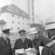 Archiv der Region Hannover, ARH NL Mellin 01-155/0016, Feuerwehrleute der Freiwilligen Feuerwehr Burgdorf