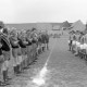 Archiv der Region Hannover, ARH NL Mellin 01-173/0009, Sich gegenüberstehende Fußballspieler