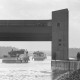Archiv der Region Hannover, ARH NL Mellin 01-175/0005, Schiffe auf dem Elbe-Seitenkanal und das Sicherheitstor, Erbstorf