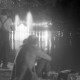 Archiv der Region Hannover, ARH NL Mellin 01-177/0007, Männer an einem Teich mit einem beleuchteten Springbrunnen in der Nacht