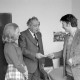 Archiv der Region Hannover, ARH NL Mellin 01-180/0010, Zwei Männer und eine Frau in einem Büroraum