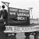 Archiv der Region Hannover, ARH NL Mellin 02-001/0024, Protestwagen gegen das Atomkraftwerk Brokdorf