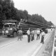 Archiv der Region Hannover, ARH NL Mellin 02-009/0008, Unfall eines Holztransporters mit einem anderen Transporter auf der Autobahn